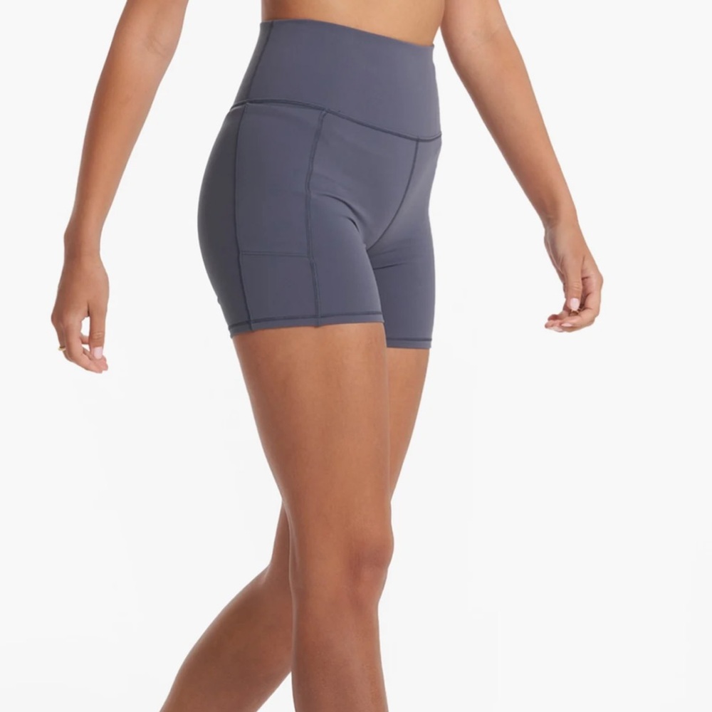 Vuori studio pocket short